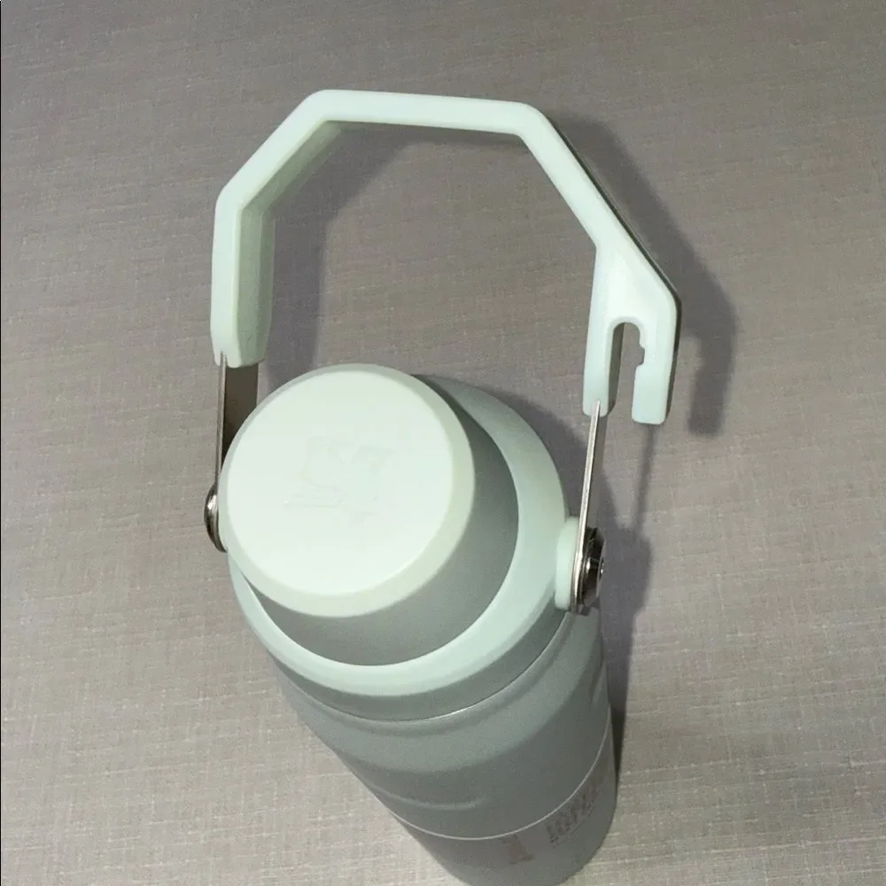 Stanley IceFlow (Fast Flow Lid) Bottle in Mint Green - Picture 3 of 6